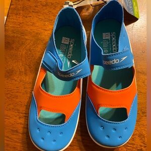 Speedo Hybrid Pro Boys Versatile Pool to Playground shoes. NWT. Size XL 11-12